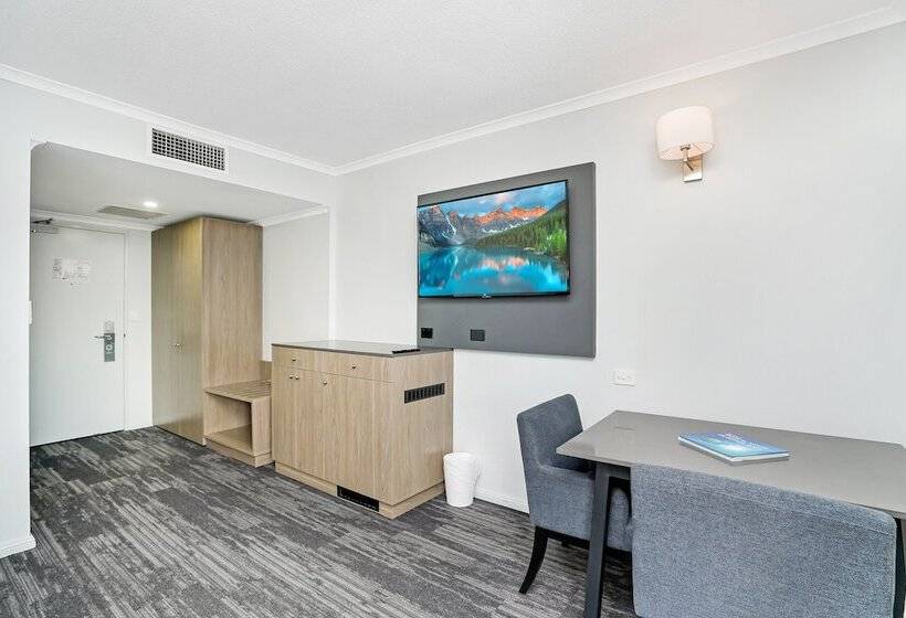 豪华房间, Cairns Sheridan