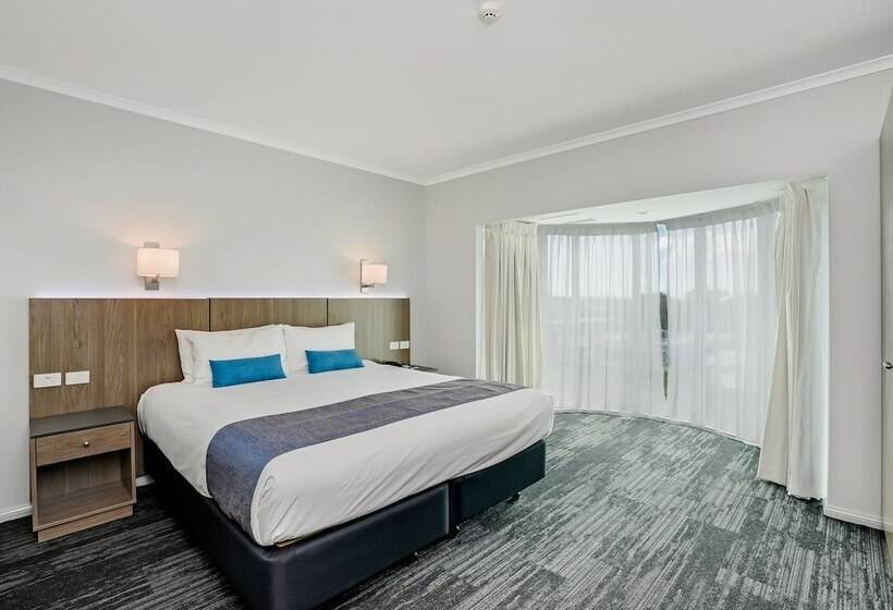 套房, Cairns Sheridan