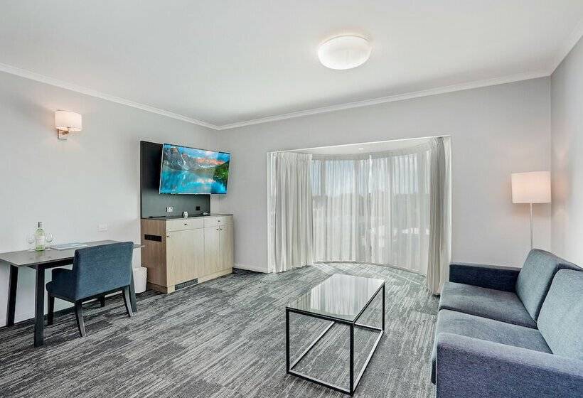 套房, Cairns Sheridan