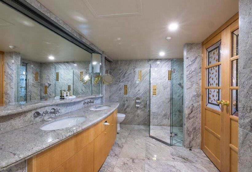 סוויטה, Country Club Tasmania