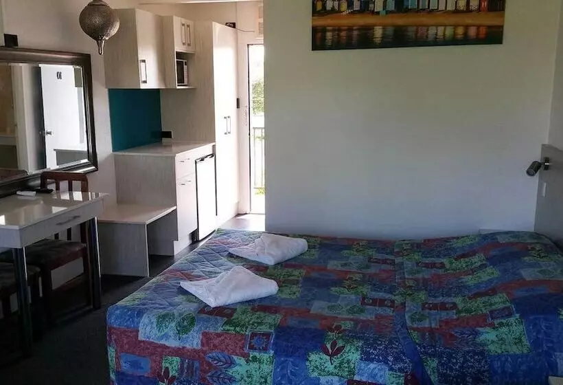 Basic-huone, Le George Motel