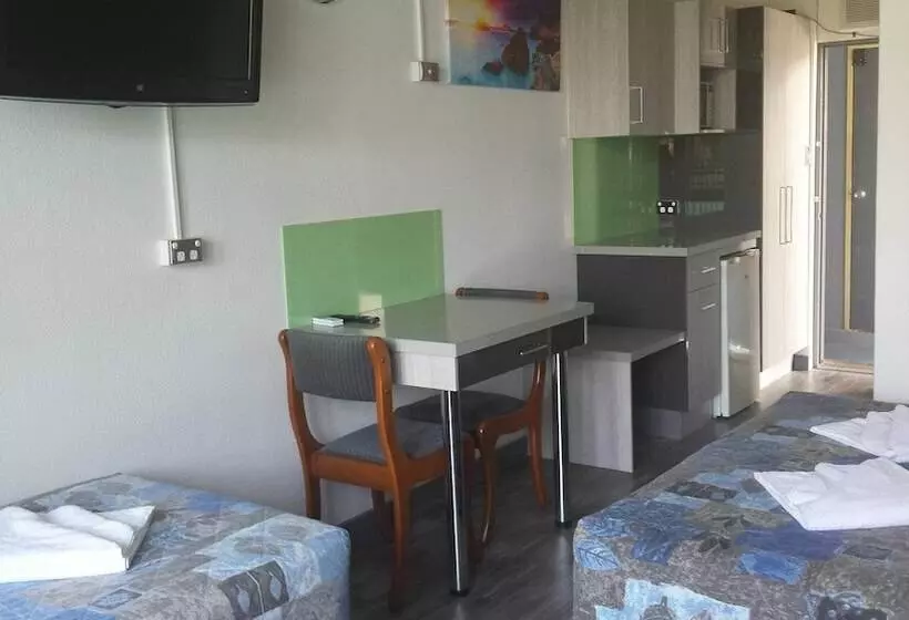 Basic-huone, Le George Motel