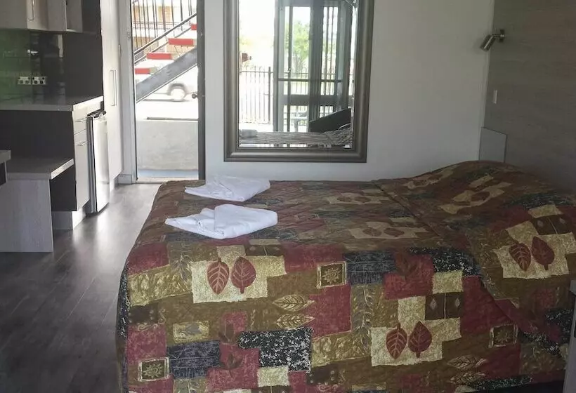 Basic-huone, Le George Motel