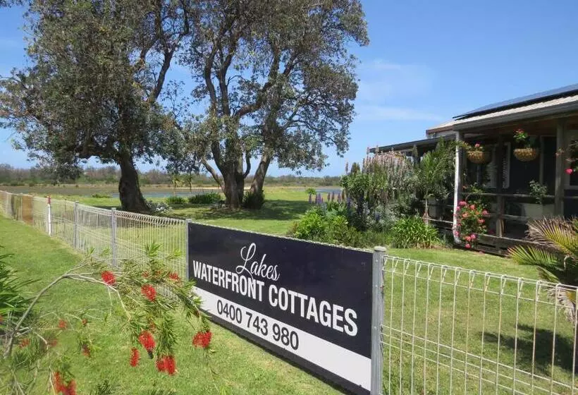 キャビン, Lakes Entrance Waterfront Cottages With King Beds