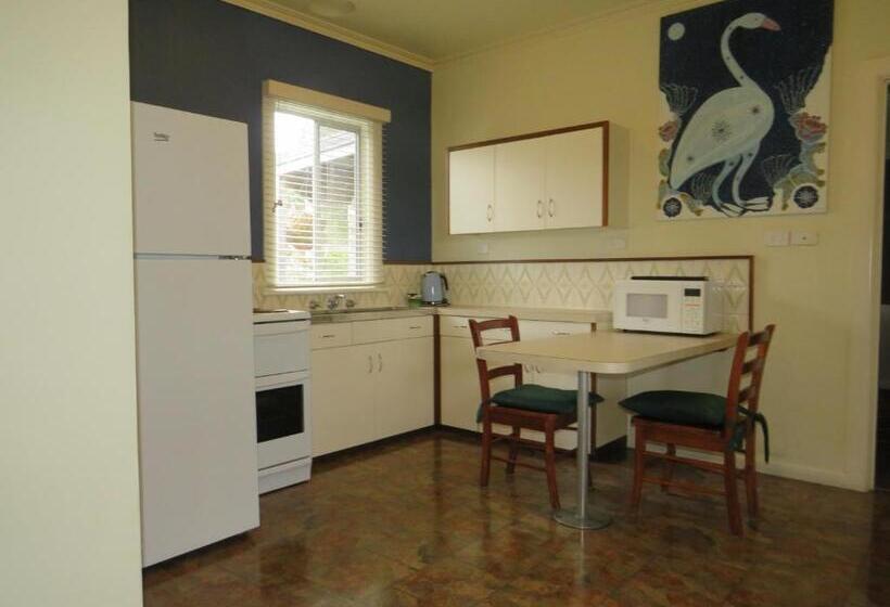 كابينة, Lakes Entrance Waterfront Cottages With King Beds