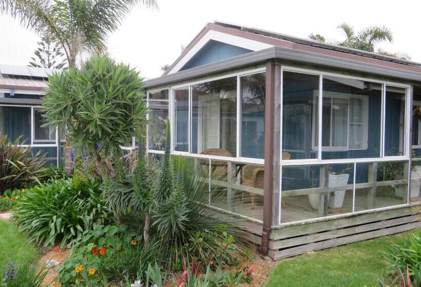 キャビン, Lakes Entrance Waterfront Cottages With King Beds