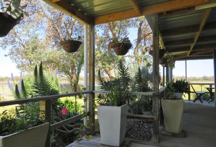 كابينة, Lakes Entrance Waterfront Cottages With King Beds