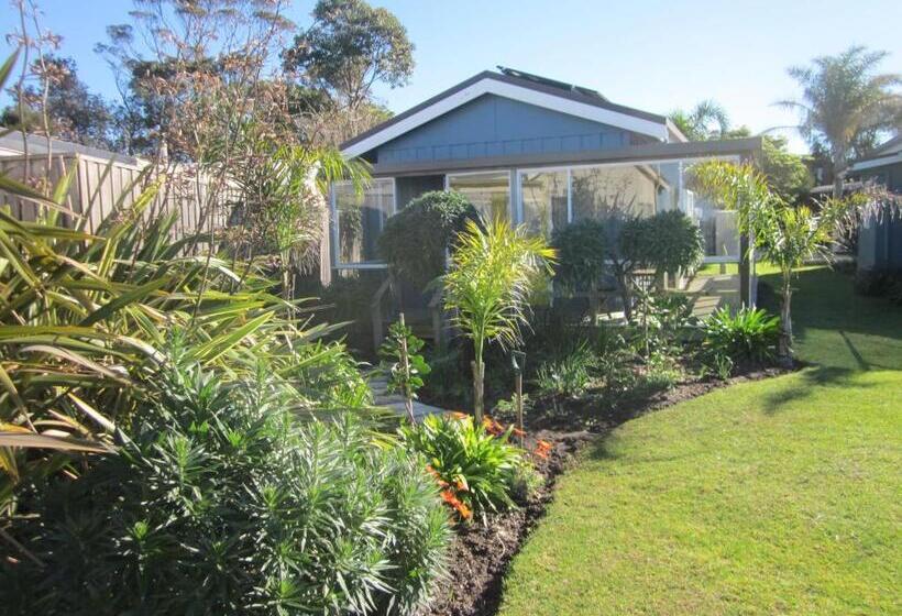 كابينة, Lakes Entrance Waterfront Cottages With King Beds