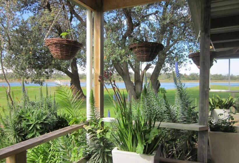 كابينة, Lakes Entrance Waterfront Cottages With King Beds
