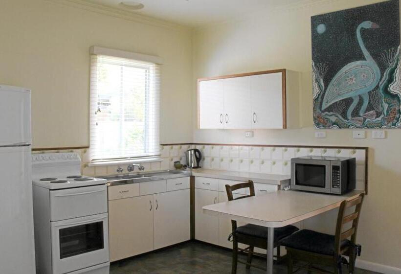 كابينة, Lakes Entrance Waterfront Cottages With King Beds