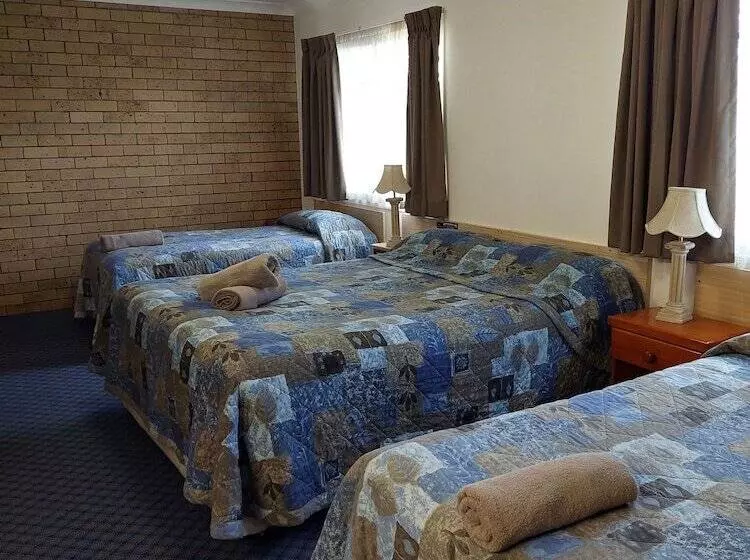 ファミリールーム, Settlers Motor Inn