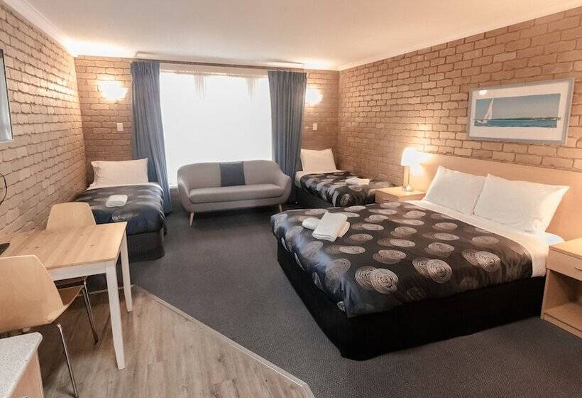 패밀리 룸, Tropicana Motor Inn