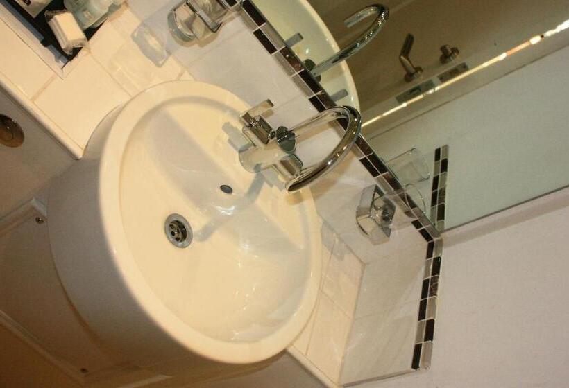 חדר סטנדרט, Annandale Arms