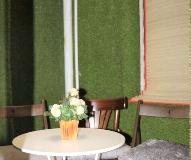 Номер Стандарт, Barry House