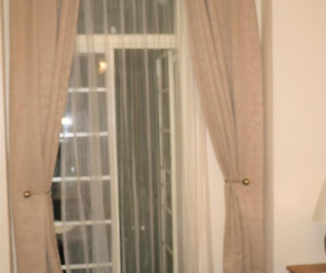 Номер Стандарт, Barry House