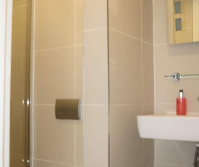 Семейный Номер, Barry House