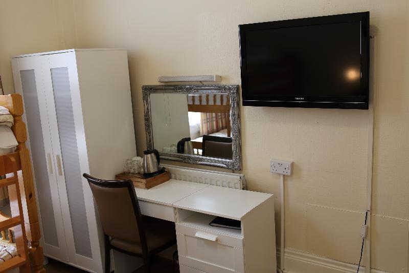 Семейный Номер, Barry House