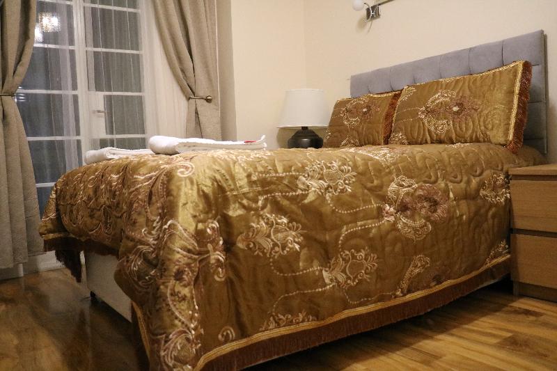 Номер Стандарт, Barry House