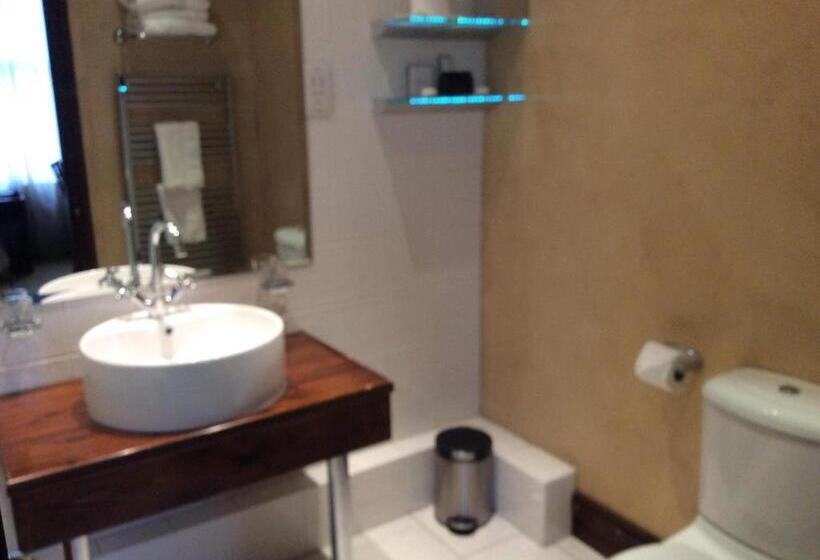 جناح, Belmont Hotel Leicester