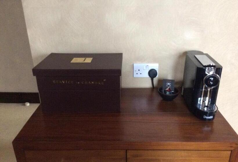 جناح, Belmont Hotel Leicester