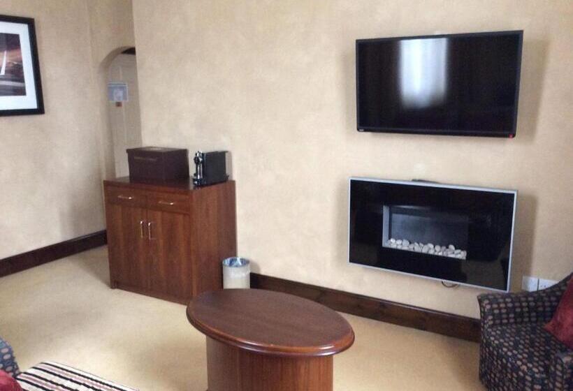 جناح, Belmont Hotel Leicester