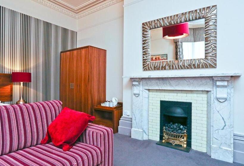 جناح جونيور, Belmont Hotel Leicester