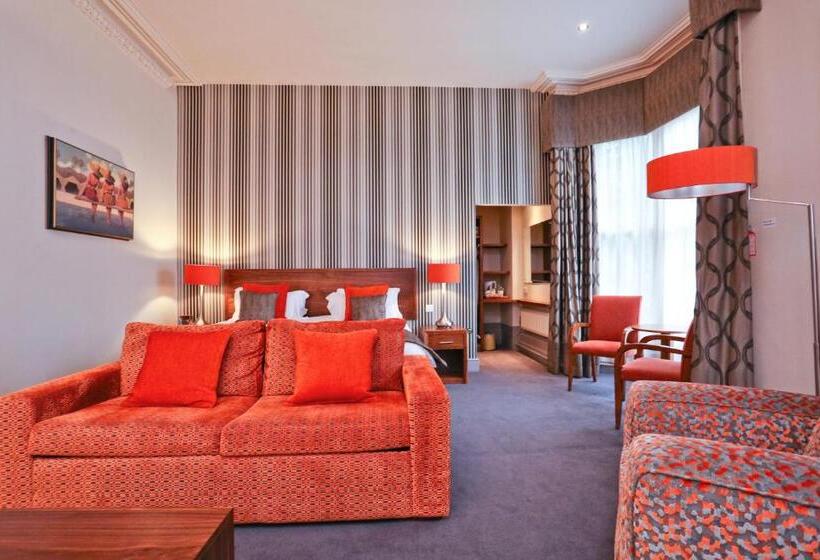 جناح جونيور, Belmont Hotel Leicester