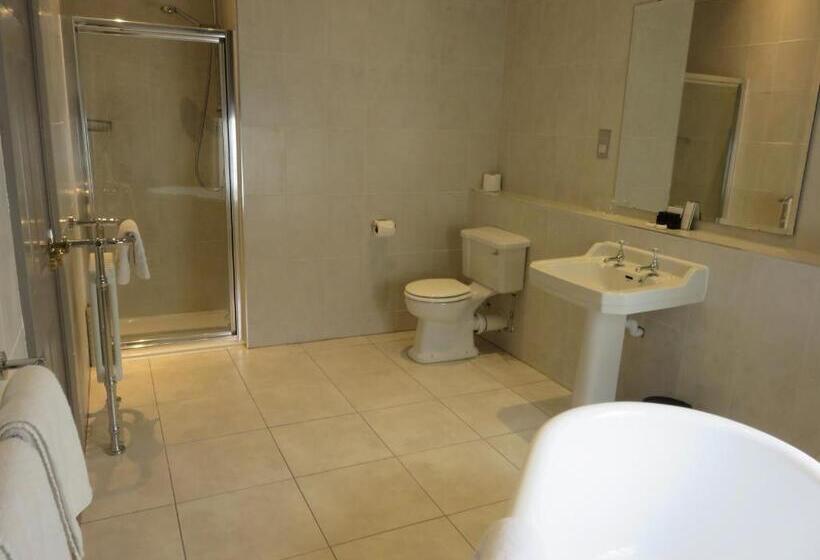 جناح جونيور, Belmont Hotel Leicester