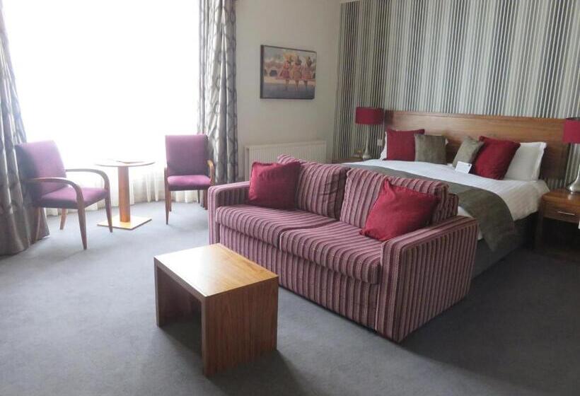 جناح جونيور, Belmont Hotel Leicester