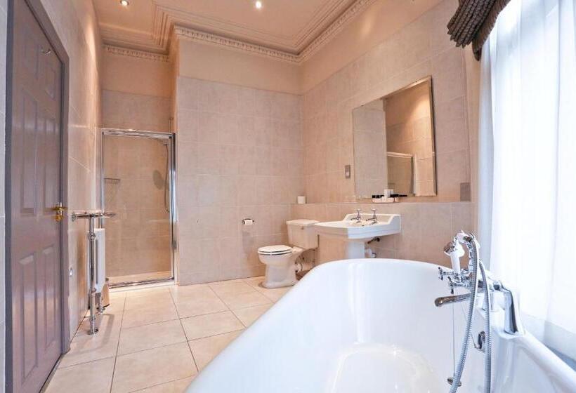 جناح جونيور, Belmont Hotel Leicester