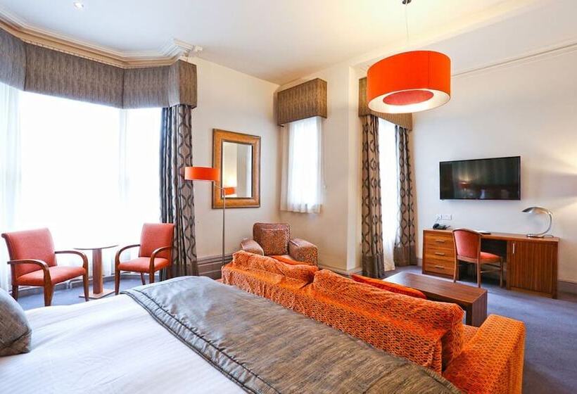 جناح جونيور, Belmont Hotel Leicester