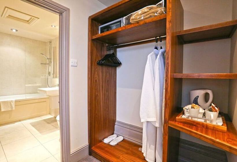 جناح جونيور, Belmont Hotel Leicester