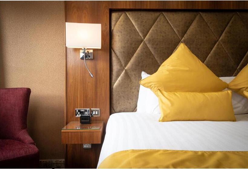 Номер Стандарт, Donnington Manor