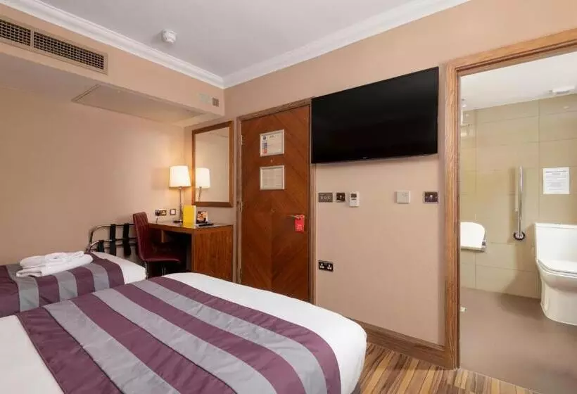Standard Room Adapted for people with reduced mobility, Donnington Manor