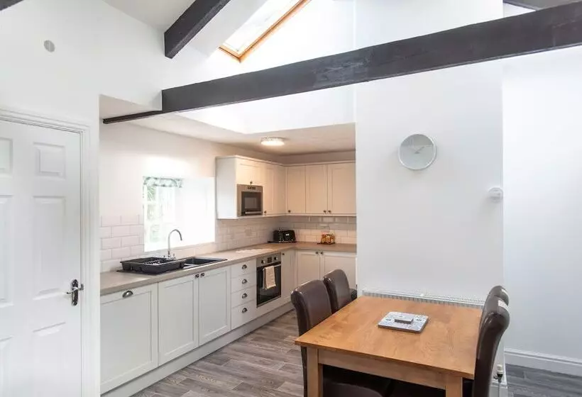 2 Bedroom Apartment Garden View, Tregenna Castle Resort