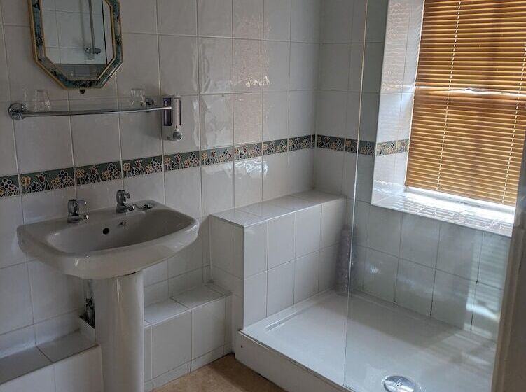 高级大房间, Charles Cotton