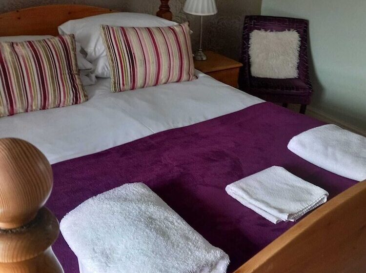 高级大房间, Charles Cotton