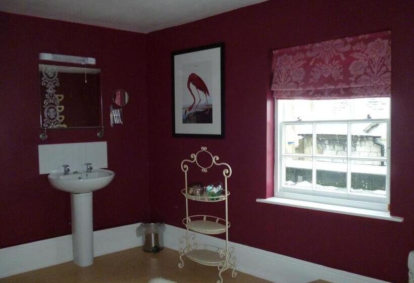 套房, Charles Cotton