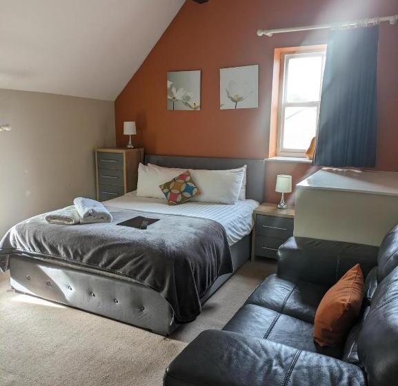 高级大房间, Charles Cotton