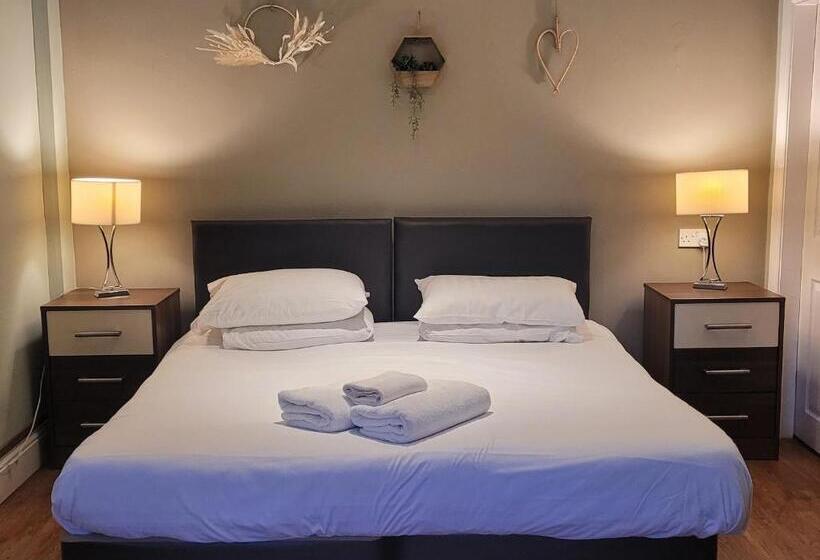 高级大房间, Charles Cotton