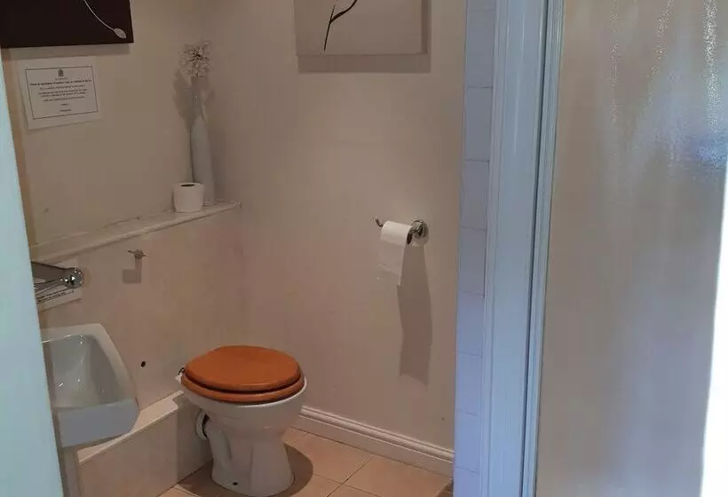 Standard Yhden Hengen Huone, Georgian House