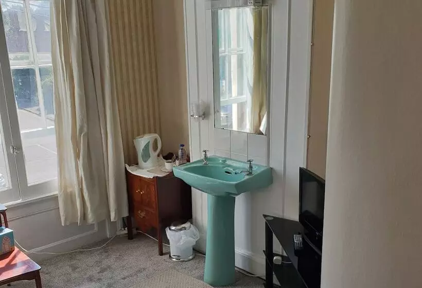 Standard Yhden Hengen Huone, Georgian House
