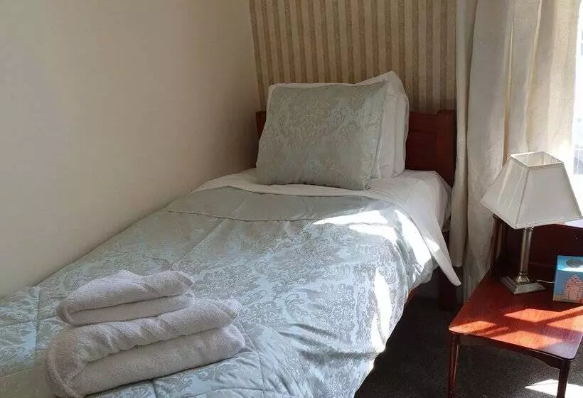 Standard Yhden Hengen Huone, Georgian House