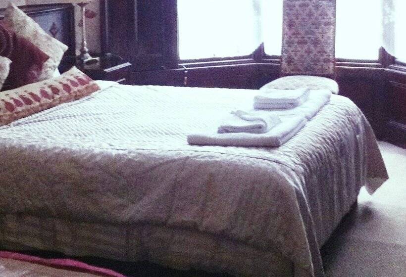 Семейный Номер, Georgian House