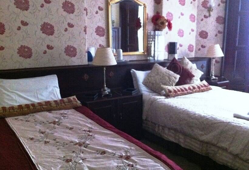 Семейный Номер, Georgian House