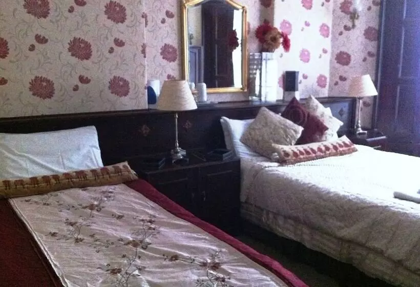 Perhehuone, Georgian House