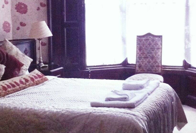 Семейный Номер, Georgian House