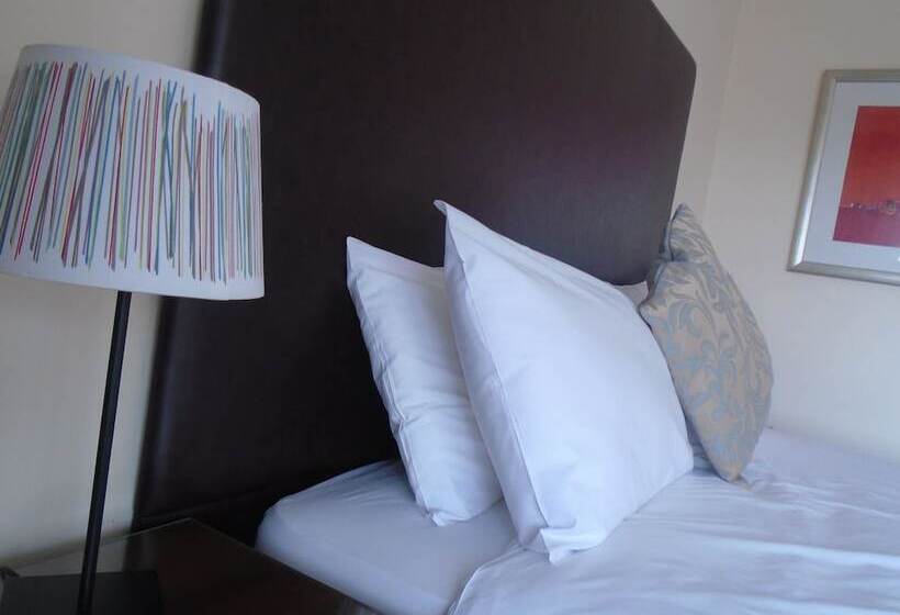 غرفة قياسية, The Star And Garter