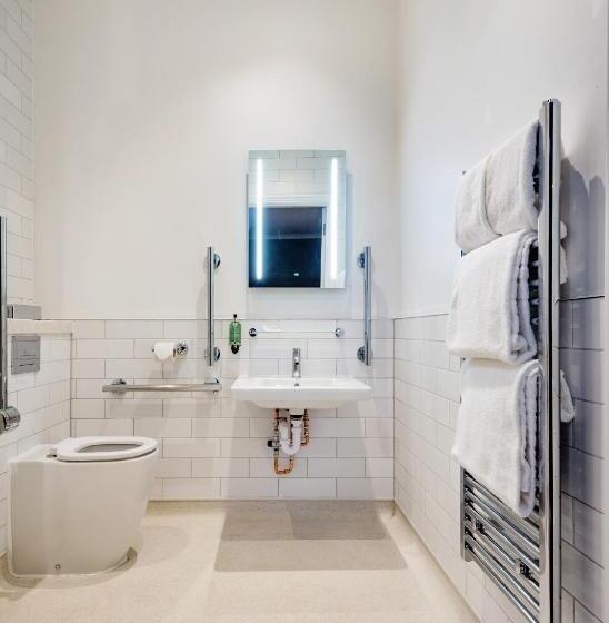 Camera Standard Accessibile ai Disabili, Toby Carvery Edinburgh West By Innkeeper S Collection