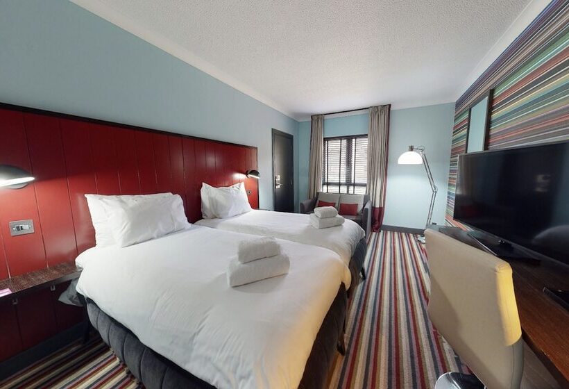 اتاق استاندارد, Village Hotel Swindon